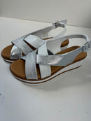 Sandalo in pelle bianca e argento con fasce incrociate