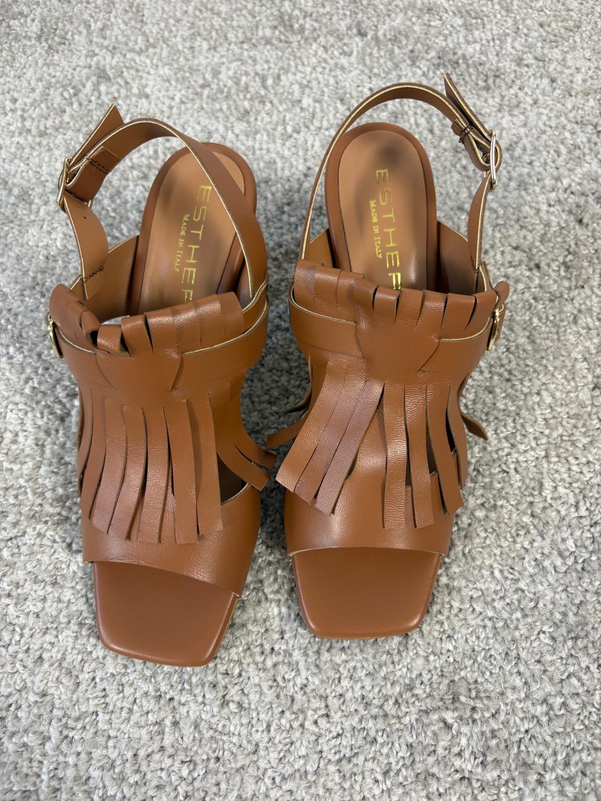 Sandalo con tacco in pelle cuoio con frange