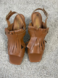 Sandalo con tacco in pelle cuoio con frange