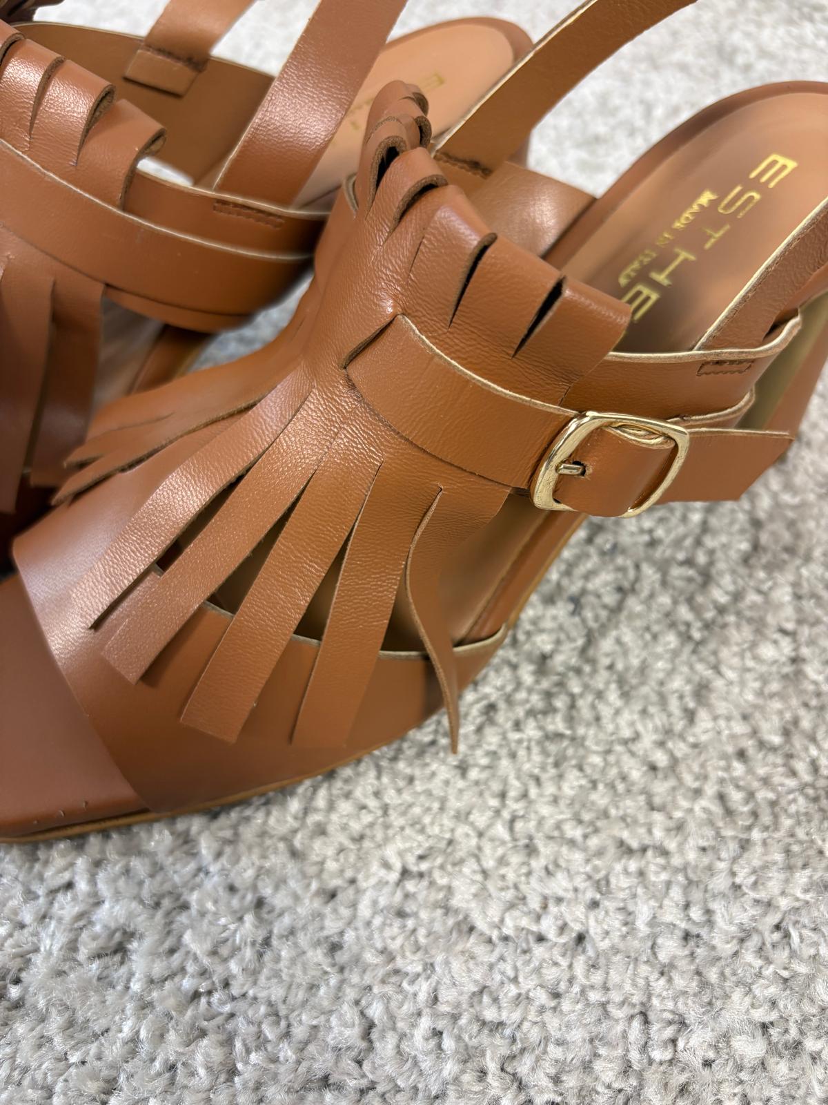 Sandalo con tacco in pelle cuoio con frange