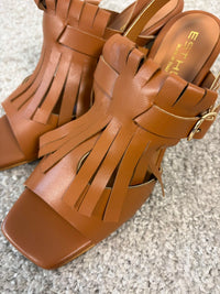 Sandalo con tacco in pelle cuoio con frange