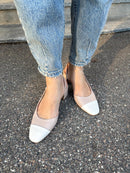 Slingback bicolor burro e nude con punta affusolata
