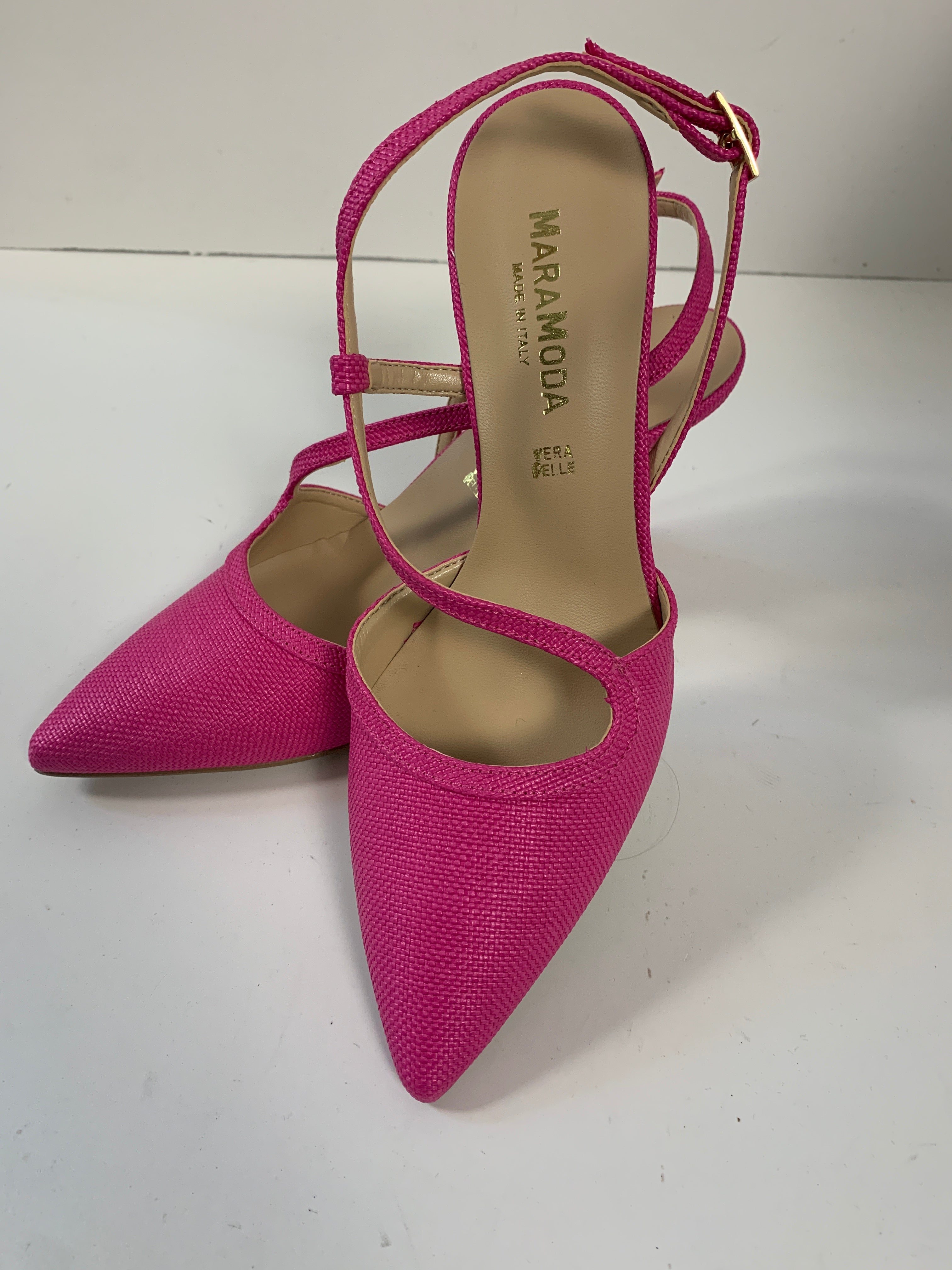 Slingback fucsia in rafia con cinturini sottili