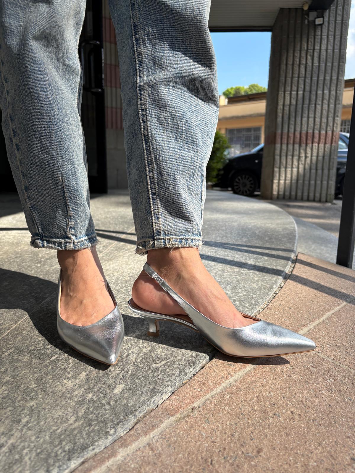 Slingback laminata taglio asimmetrico