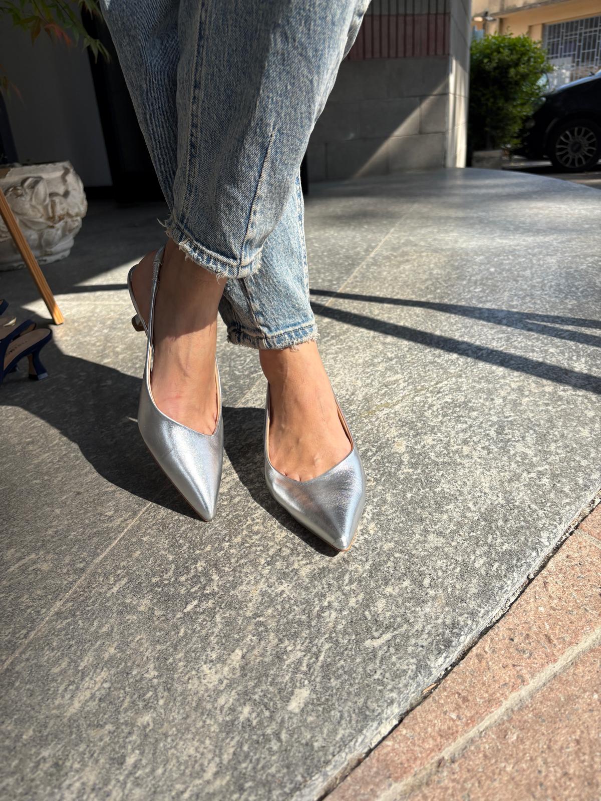 Slingback laminata taglio asimmetrico