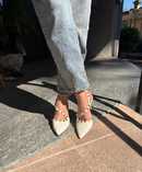 Slingback burro in ecopelle con borchie dorate