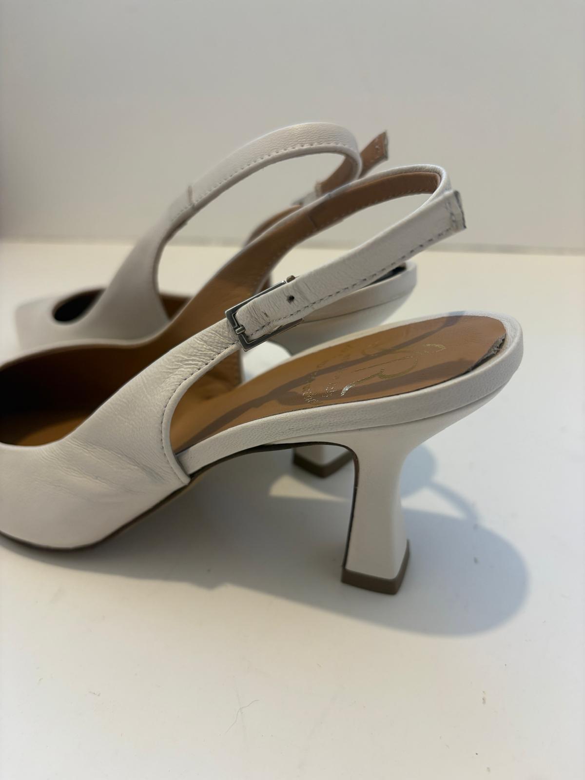 Slingback in nappa con tacco 7 cm