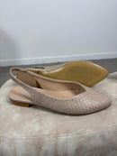 Slingback a punta in pelle intagliata