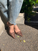 Slingback marrone in rafia intrecciata