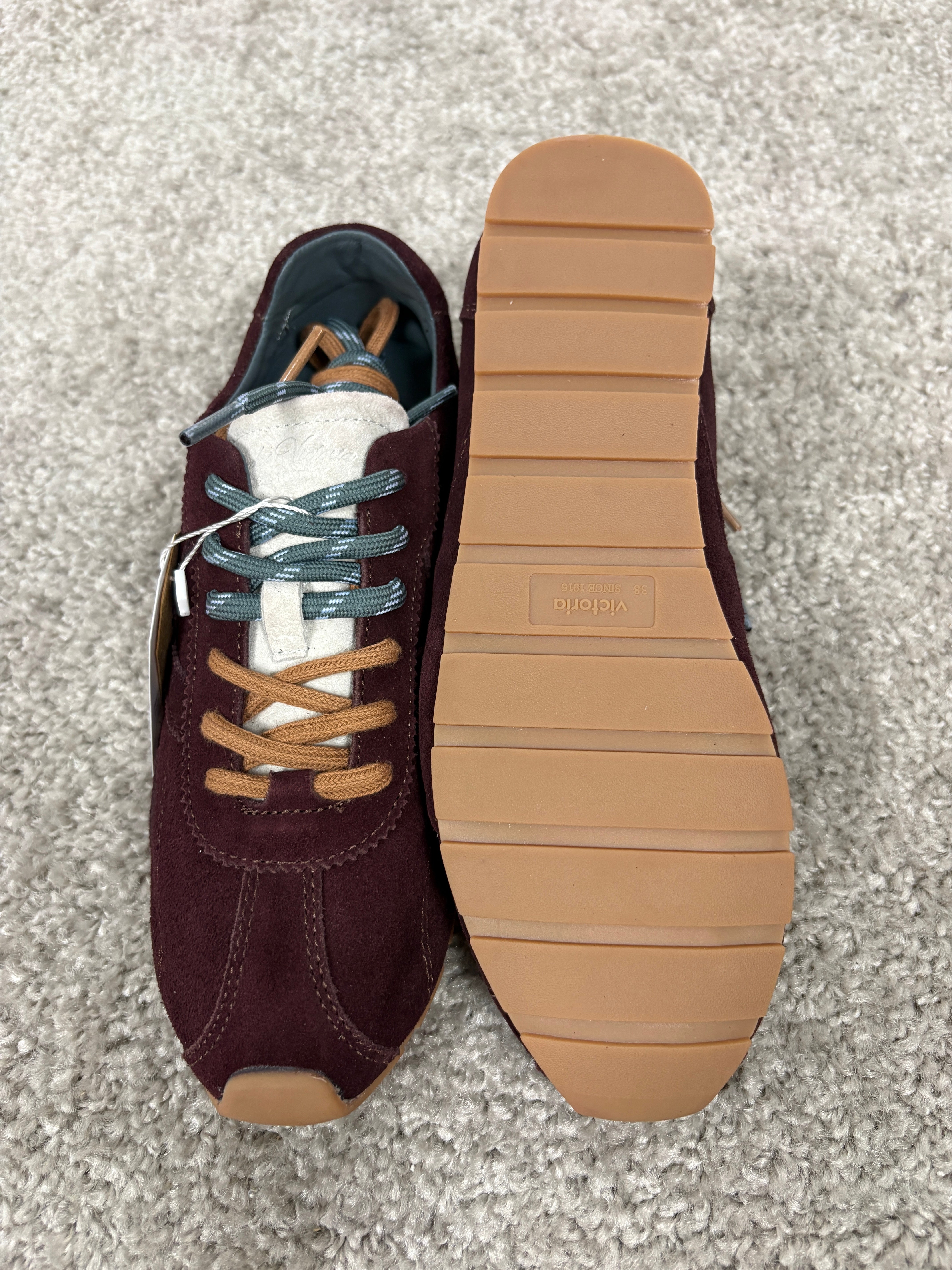 Sneaker Victoria Aster in camoscio bordeaux con doppio lancio