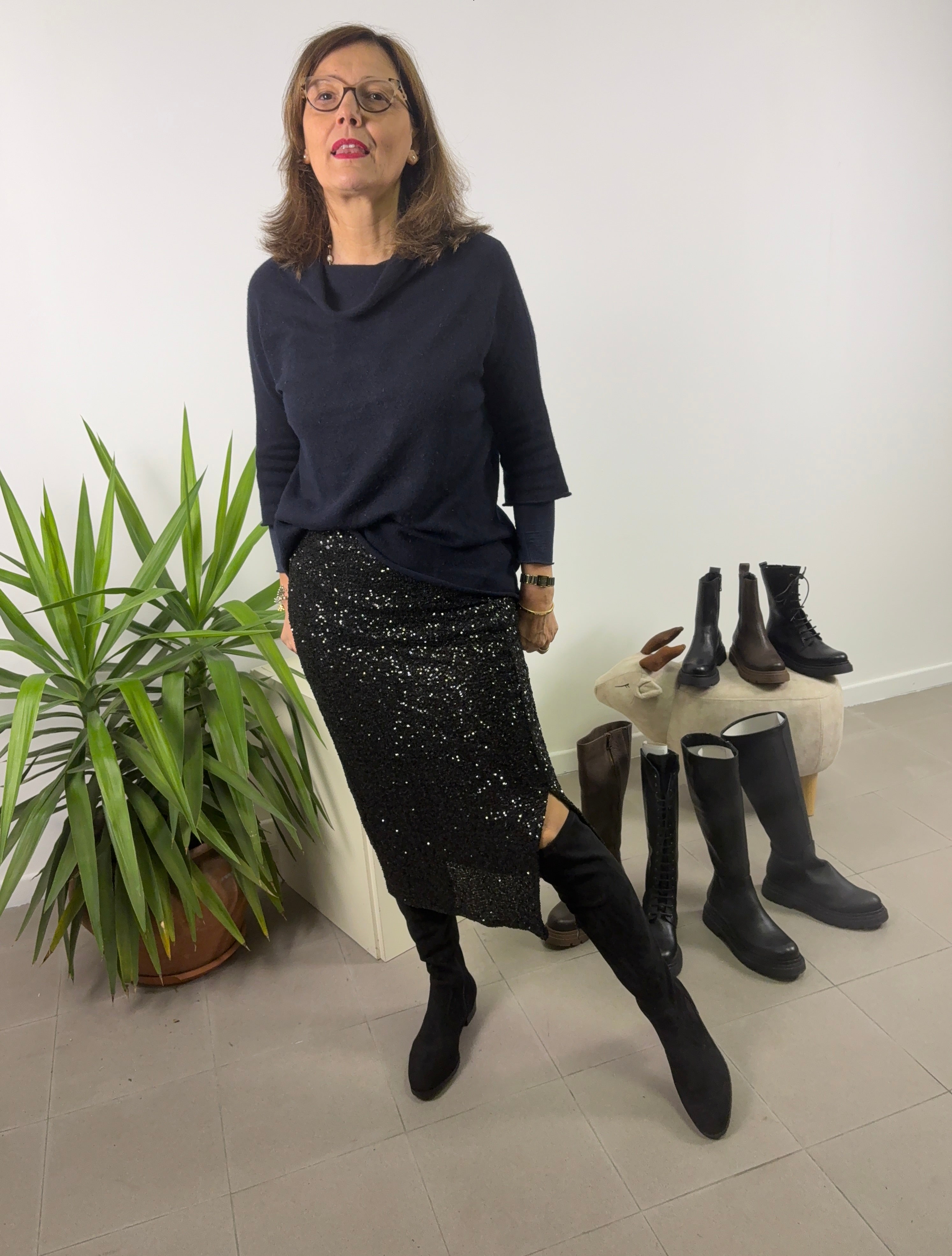 Stivale Elena overknee in camoscio nero tacco basso