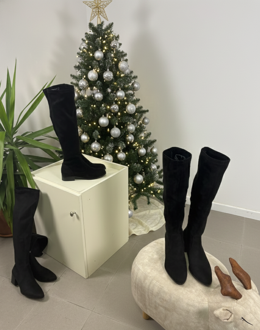 Stivale Elena overknee in camoscio nero tacco basso