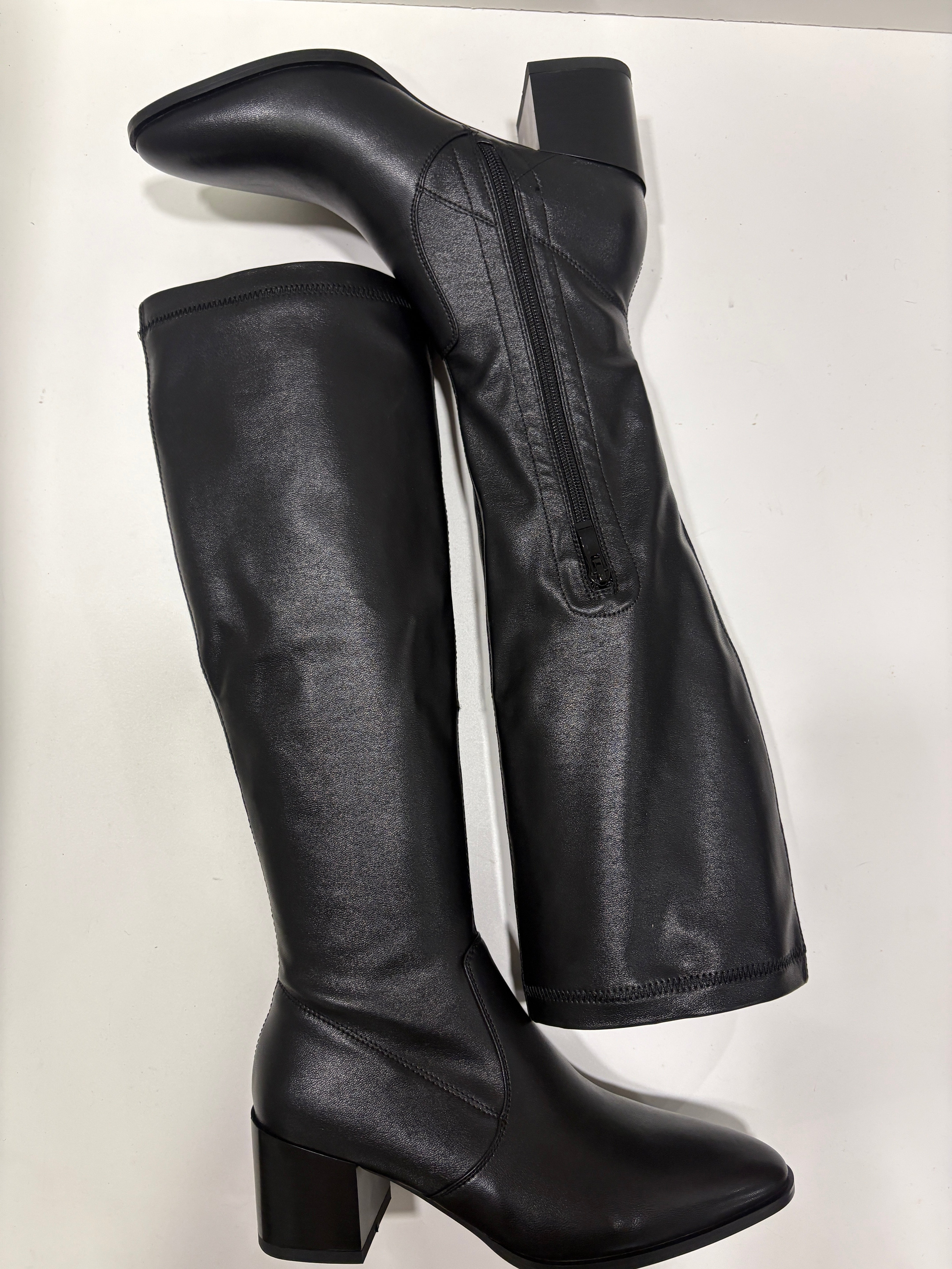 Stivale Sabrina in ecopelle elasticizzato al ginocchio