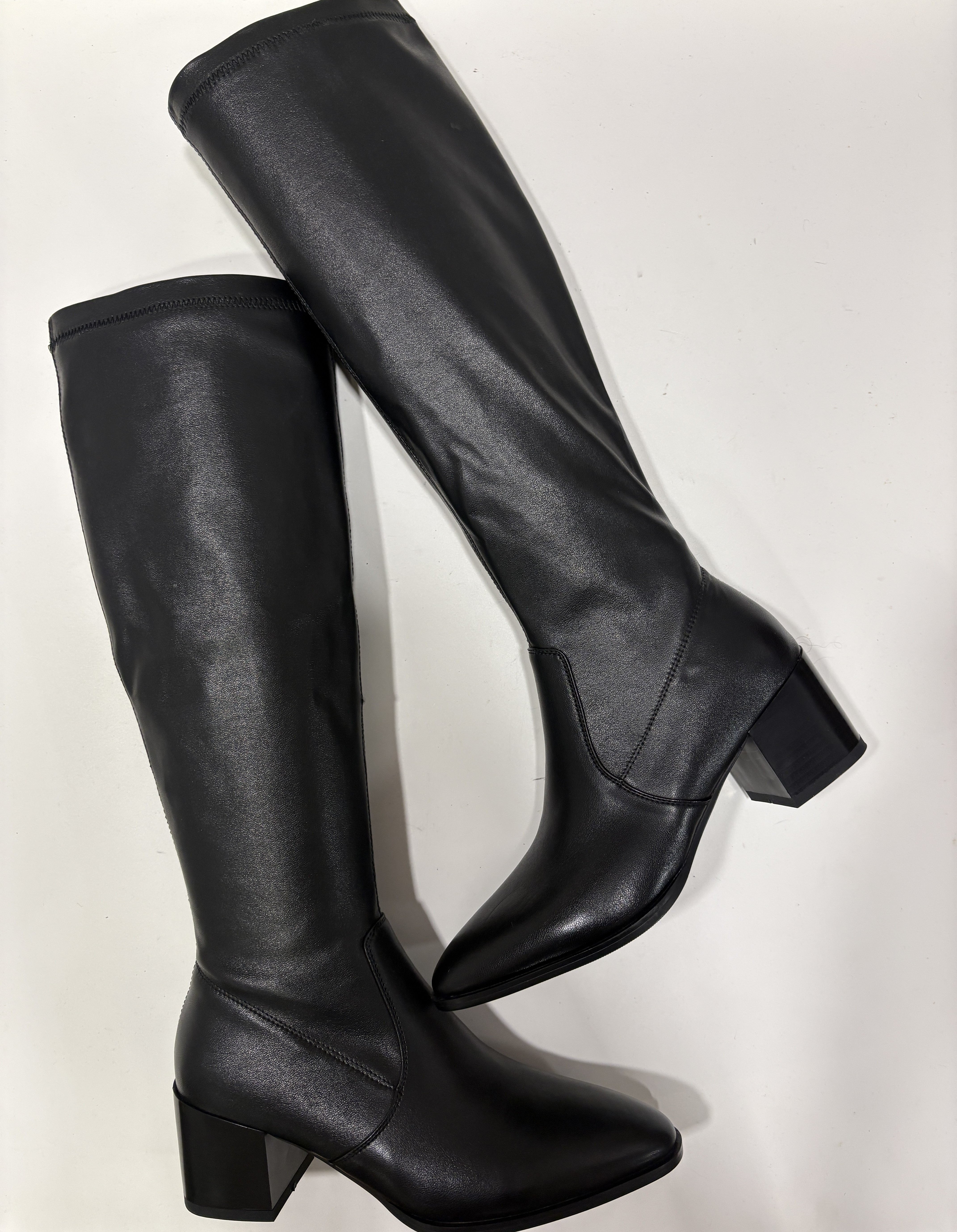 Stivale Sabrina in ecopelle elasticizzato al ginocchio