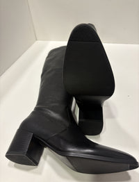 Stivale Sabrina in ecopelle elasticizzato al ginocchio