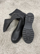 Stivale pelle nera elasticizzato con fondo carrarmato