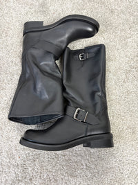 Stivale vintage in nappa nera con doppie fibbie