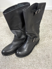 Stivale vintage in nappa nera con doppie fibbie