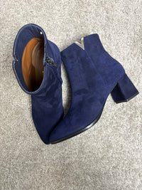 Stivaletto L’Amour by Albano in pelle scamosciata con dettaglio a V