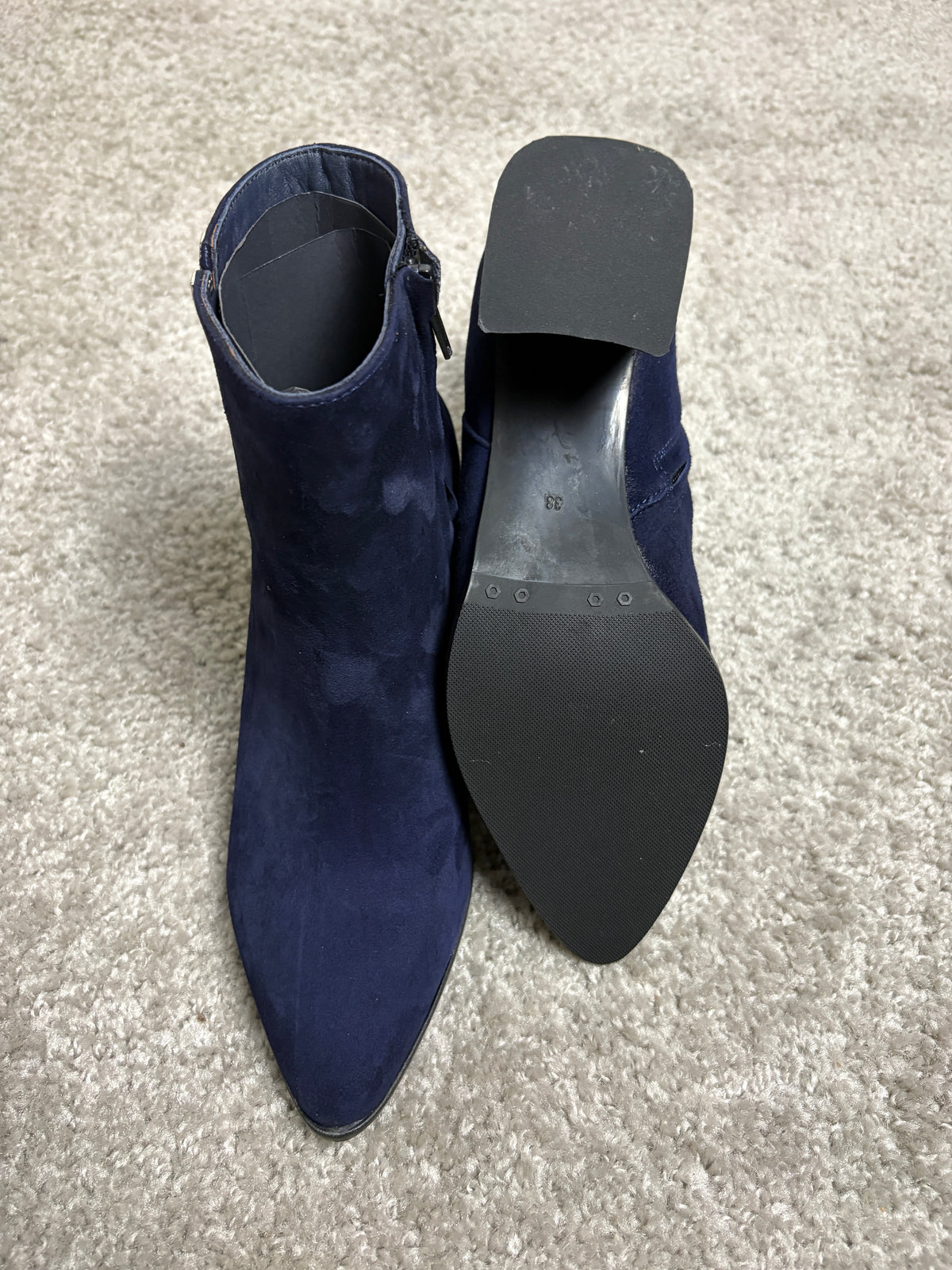 Stivaletto L’Amour by Albano in pelle scamosciata con dettaglio a V