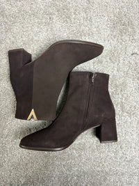 Stivaletto L’Amour by Albano in pelle scamosciata con dettaglio a V