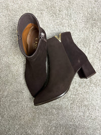 Stivaletto L’Amour by Albano in pelle scamosciata con dettaglio a V