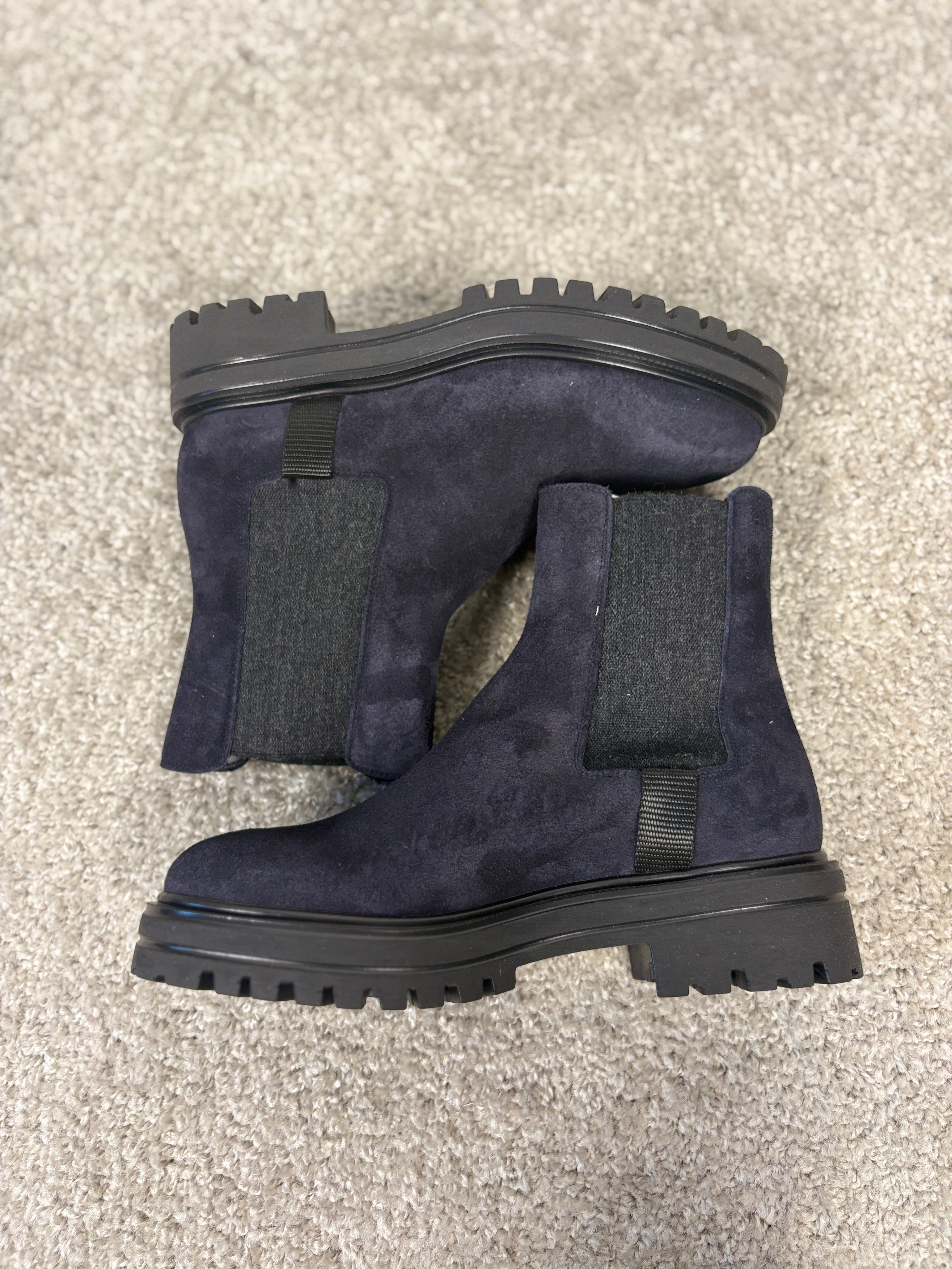 Stivaletto Chelsea in nabuk blu con elastico laterale