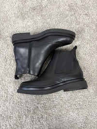 Stivaletto Chelsea in pelle nera con elastico e cerniera