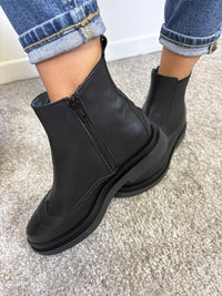 Stivaletto Chelsea in pelle nera con elastico e cerniera