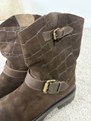 Stivaletto in nabuk con fibbie laterali