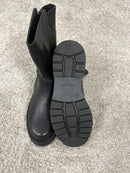 Stivaletto in pelle nera con fondo carrarmato