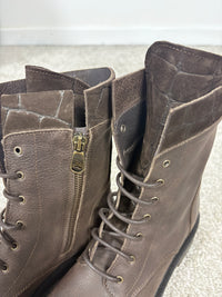 Stivaletto vintage in pelle con dettagli cocco