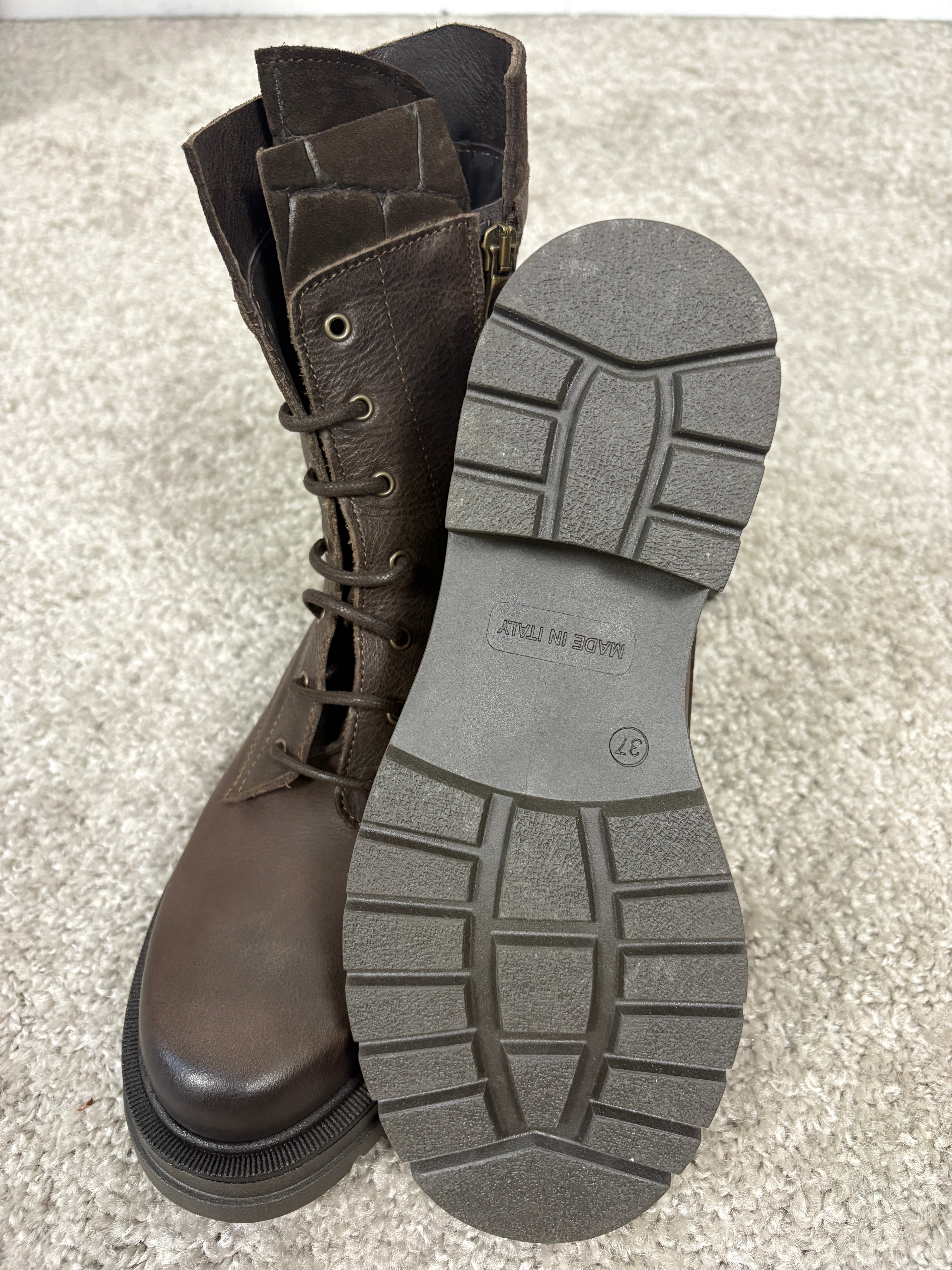 Stivaletto vintage in pelle con dettagli cocco