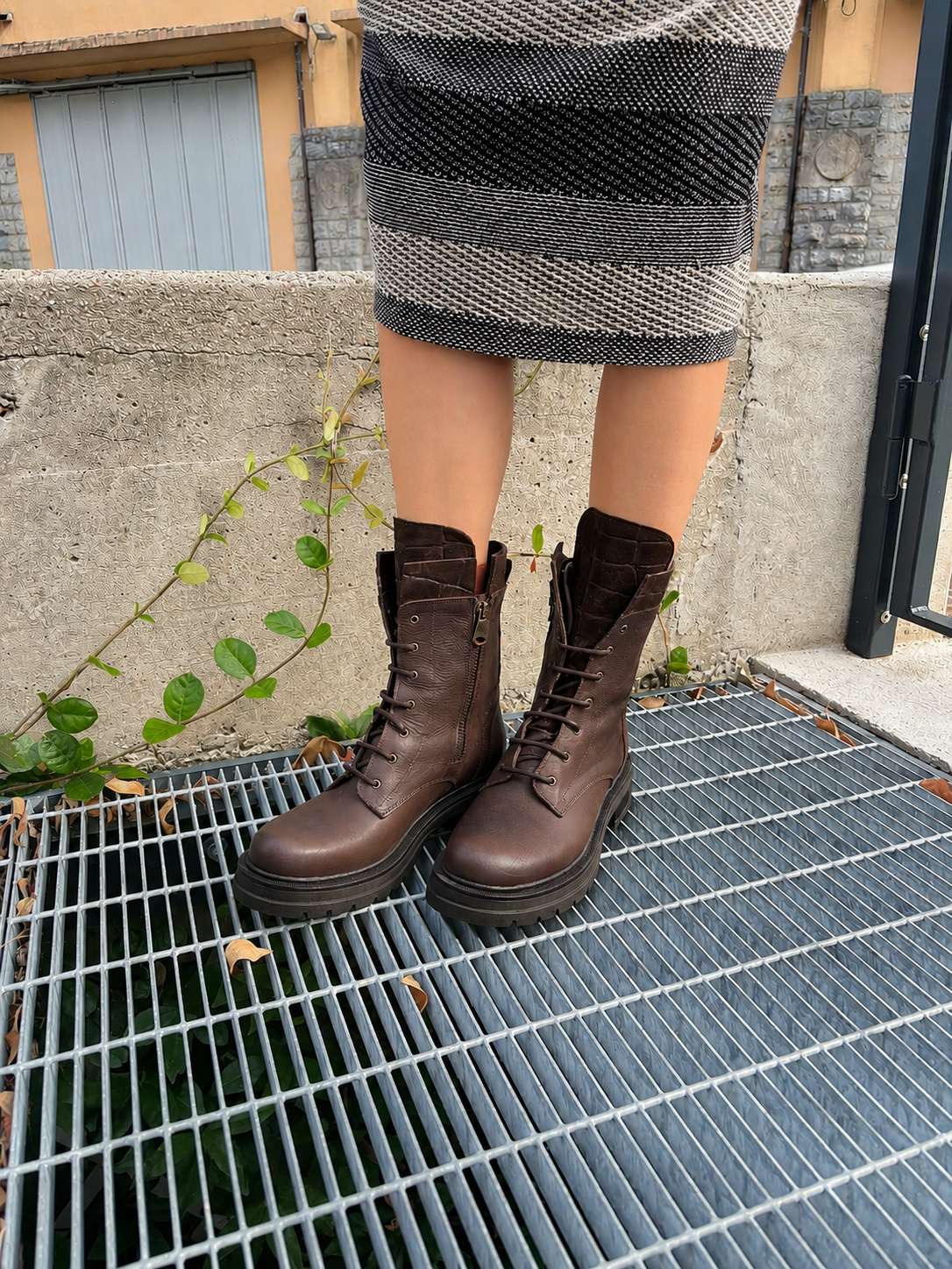 Stivaletto vintage in pelle con dettagli cocco