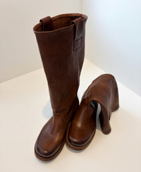 N6 Milano square-toe boots in brushed leather