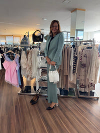 Tailleur Operà in satin con dettagli in tulle