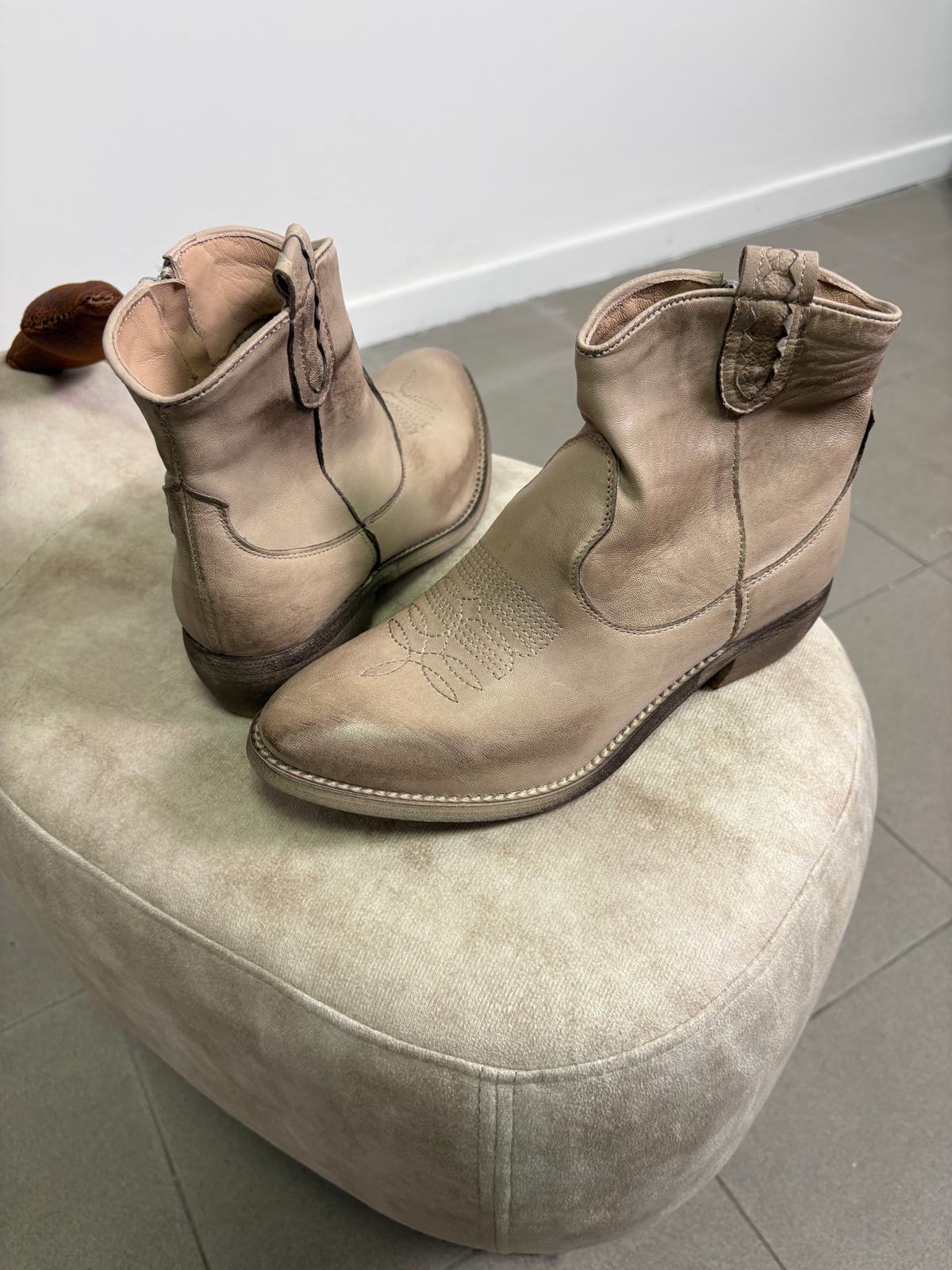 Texano alla caviglia in pelle taupe