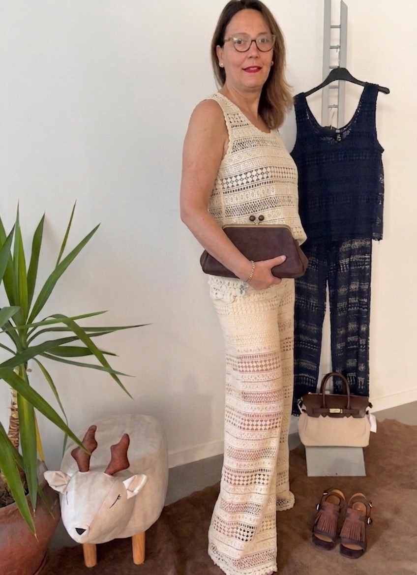 Top ricamato in cotone