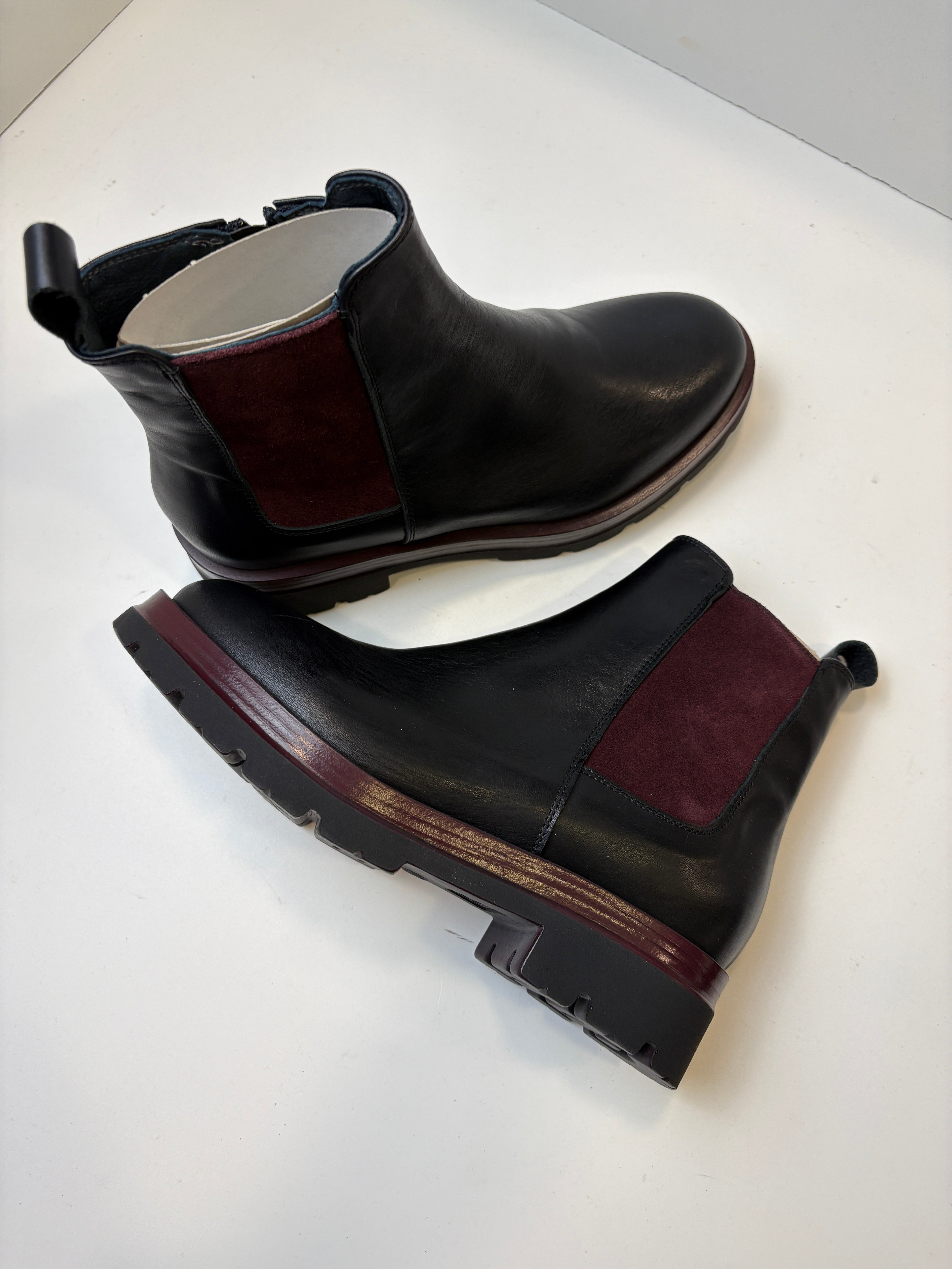 Tronchetto Martina in pelle con fascia laterale elastica