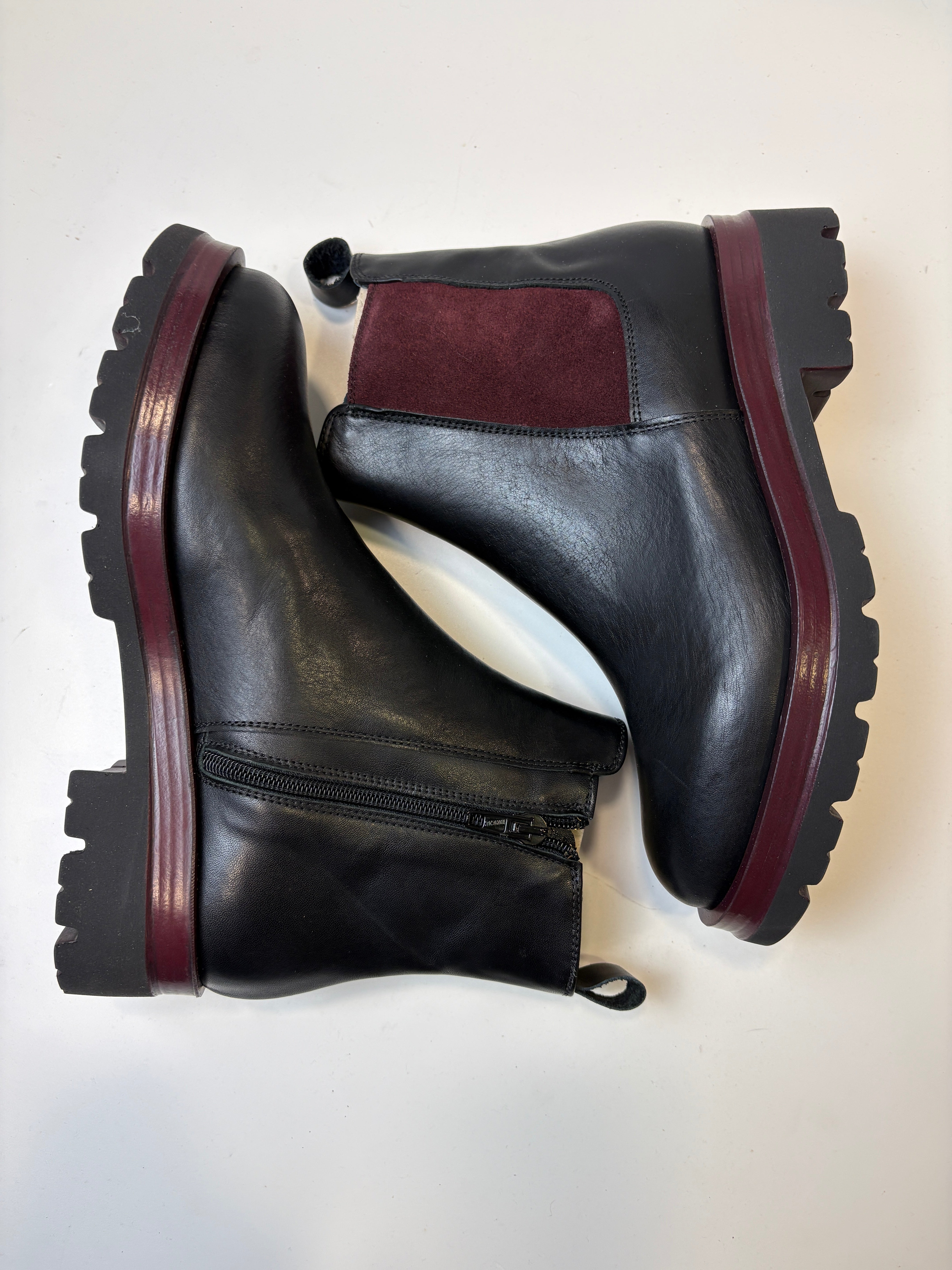 Tronchetto Martina in pelle con fascia laterale elastica