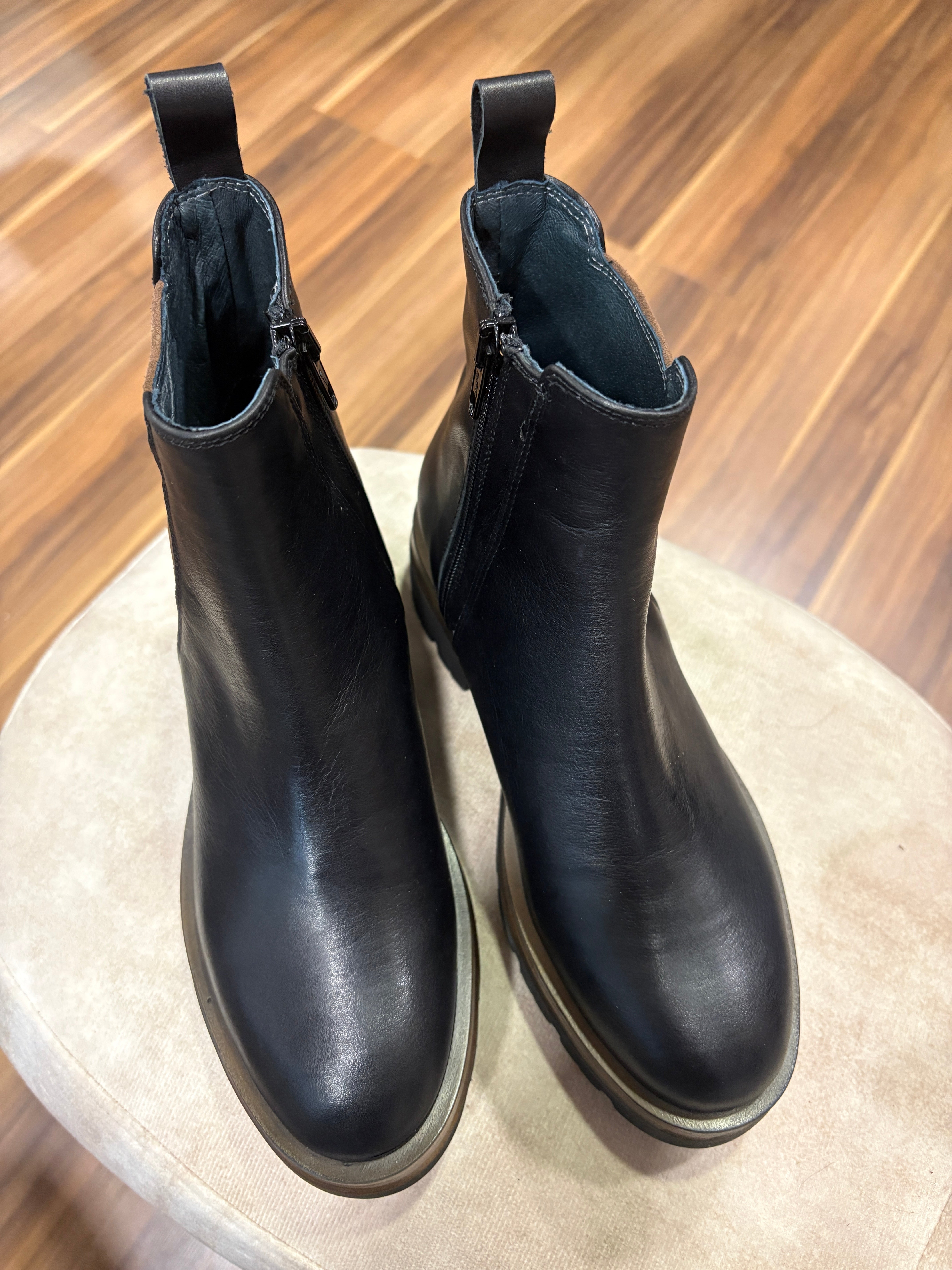 Tronchetto Martina in pelle con fascia laterale elastica