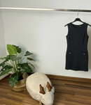 Vestito nero con bottoncini frontali e dettaglio in pizzo