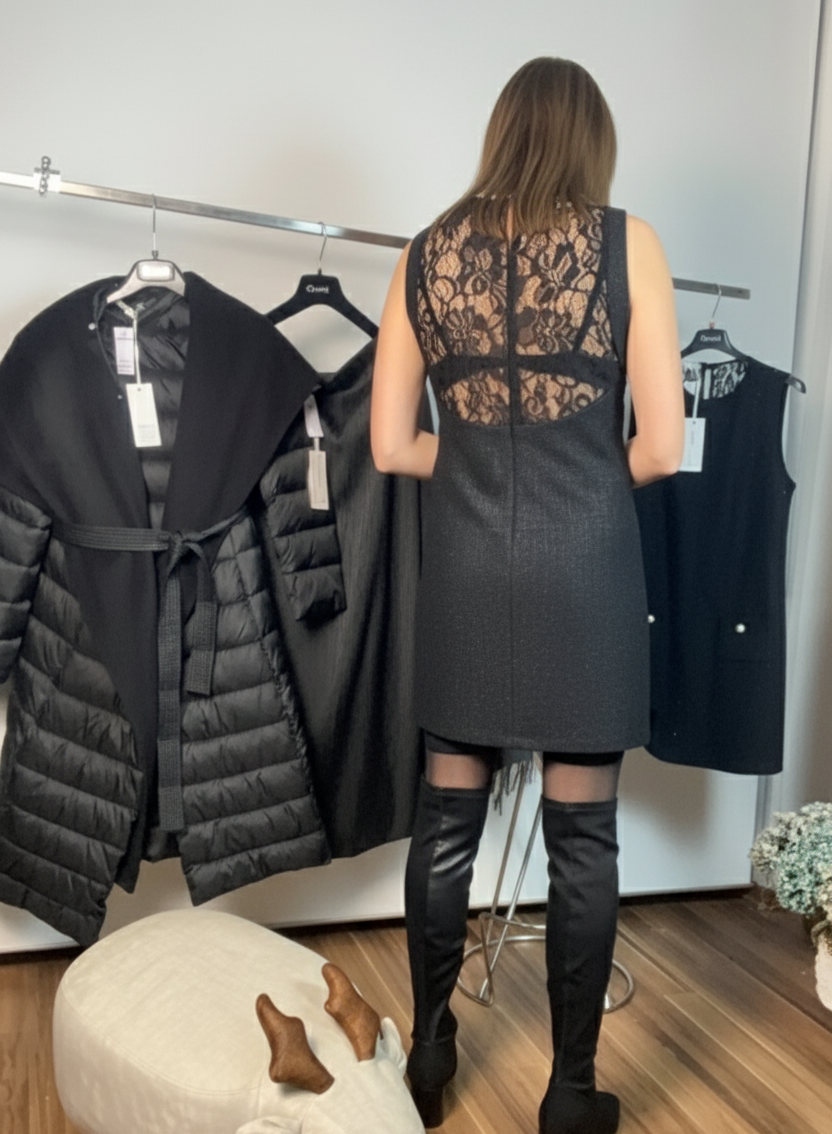 Vestito nero con bottoncini frontali e dettaglio in pizzo