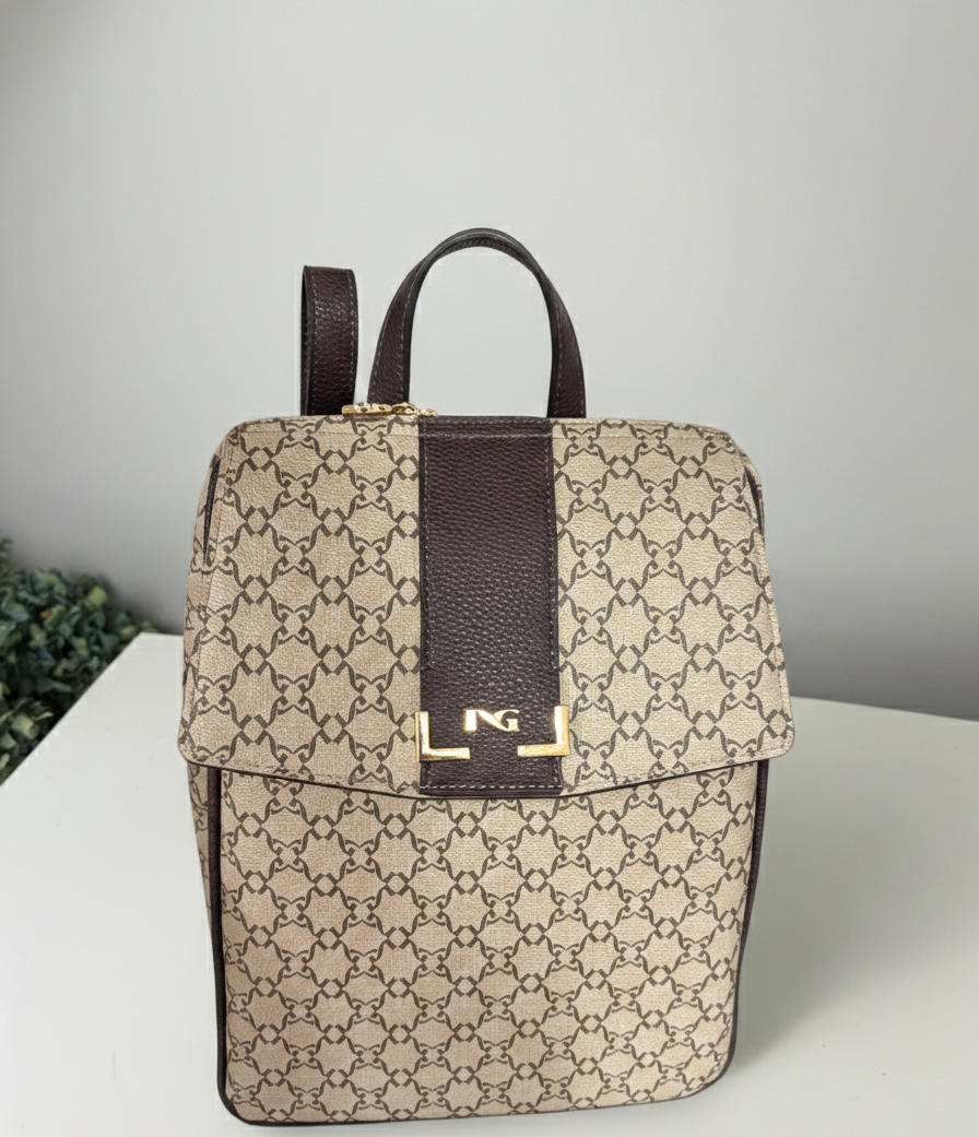 Zaino Nero Giardini con zip centrale e tasche