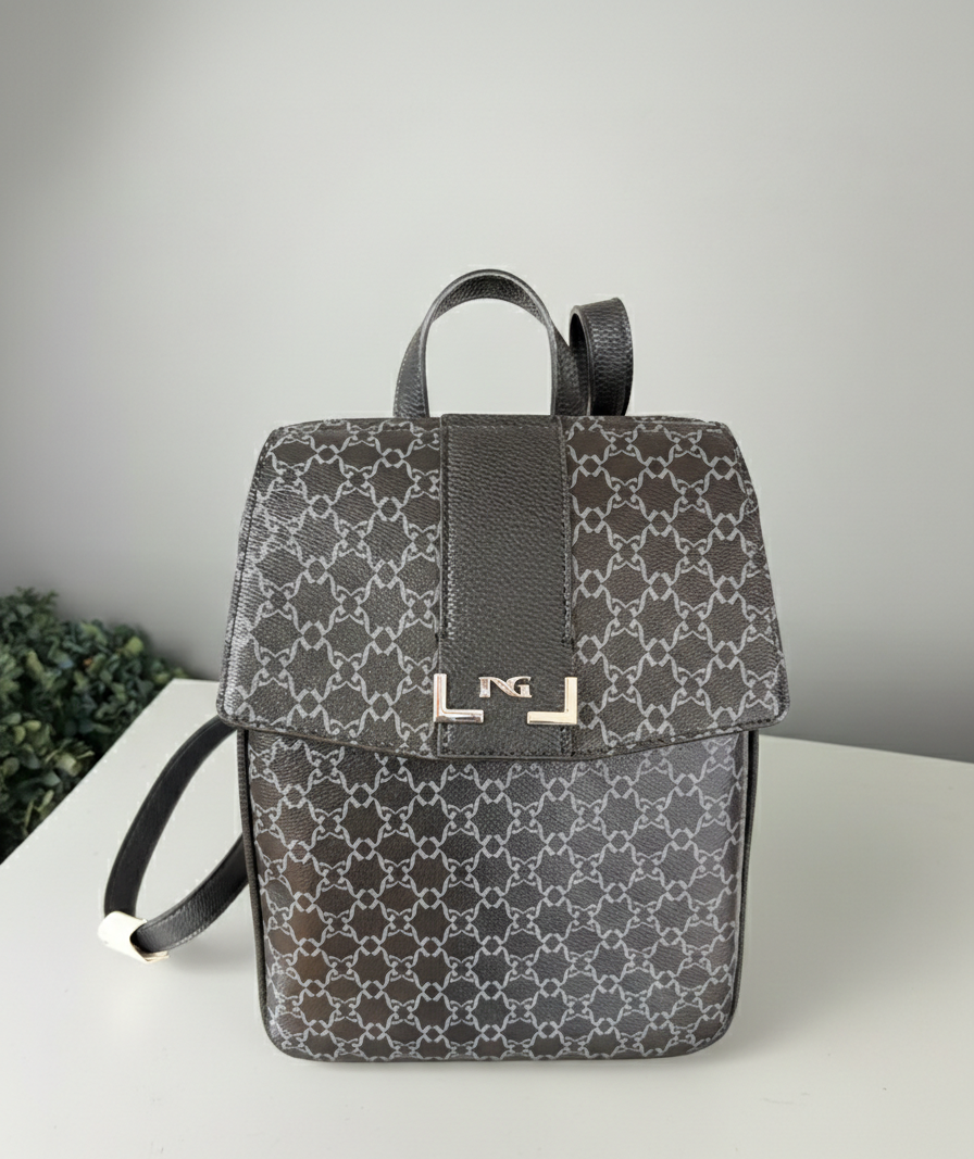 Zaino Nero Giardini con zip centrale e tasche